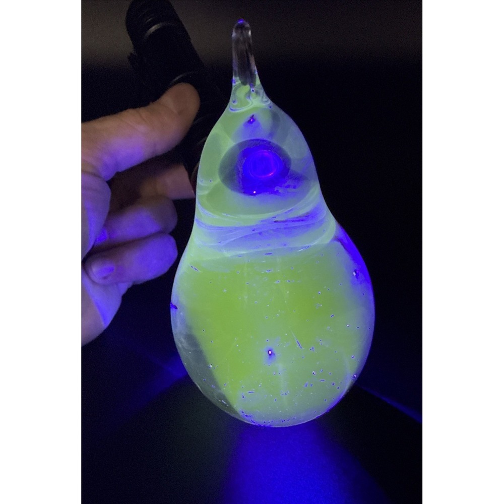 VTG Signed Wedgwood England Uranium Glass Pear Paperweight Glows Green W UV 1970